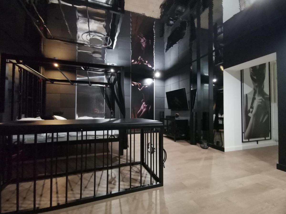 Bdsm Apartament Czestochowa Luxxx - Adults Only - Tylko Dla Doroslych Esterno foto